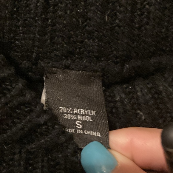 Black off the shoulder sweater. Size S. Cute fit and flare design - Picture 3 of 4